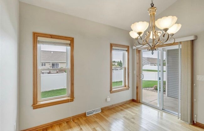 Building Photo - 2527 W Crais Ct