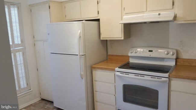Building Photo - 6762 Ducketts Ln