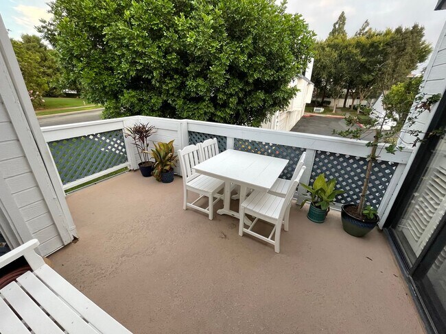 Building Photo - **Coming Soon** 2-Level Loft Condo with Re...