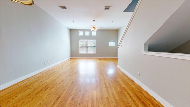 Building Photo - 8715 Meadowcroft Dr