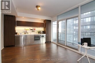 Building Photo - 45 Charles St E