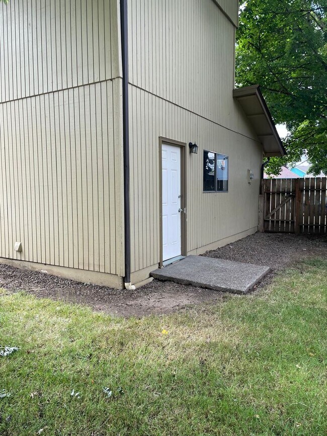 Foto del edificio - 4932-4942 Elkhorn Ct SE Salem, OR 97317