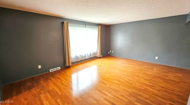 Building Photo - 32553 N Roundhead Dr