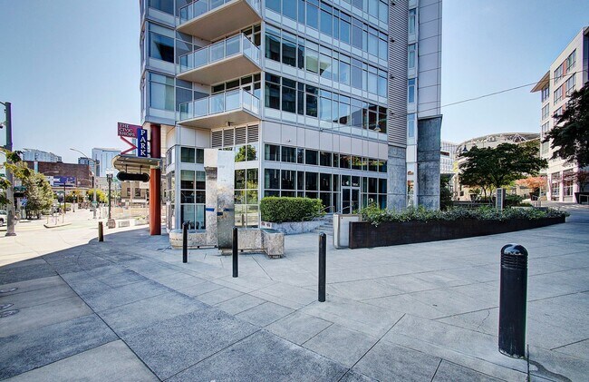 Foto del edificio - THE CIVIC IN GOOSE HOLLOW STUDIO BEDROOM CONDO!