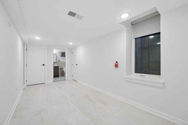 Foto del edificio - 3729 Lancaster Ave