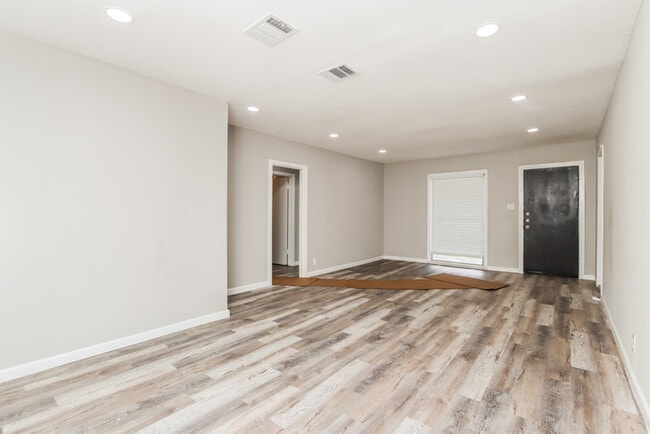 Building Photo - 2628 S Marsalis Ave