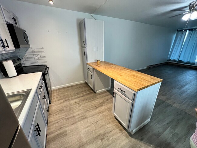 Foto del edificio - 2331 E Market St
