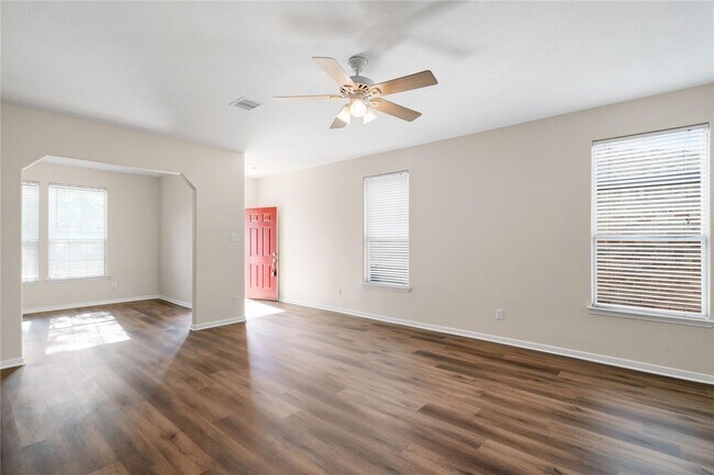 Foto del edificio - 8810 Willow Spur Dr