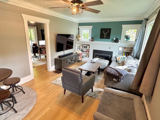 Building Photo - Rose City Park Bungalow with Finished Atti...