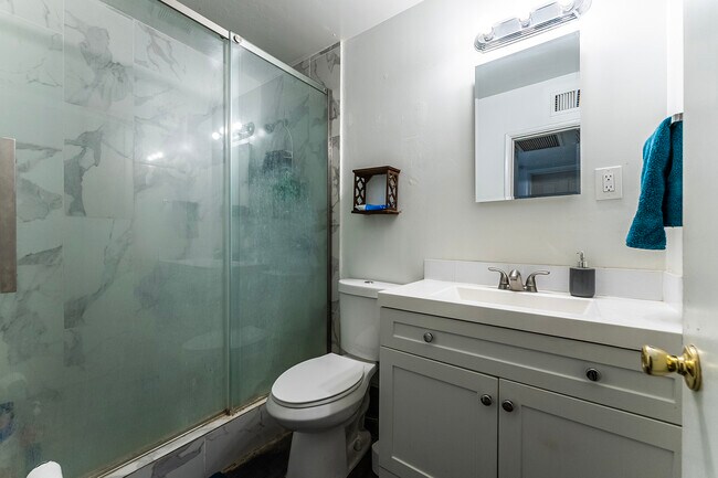 Foto del edificio - 1345 E Orange St