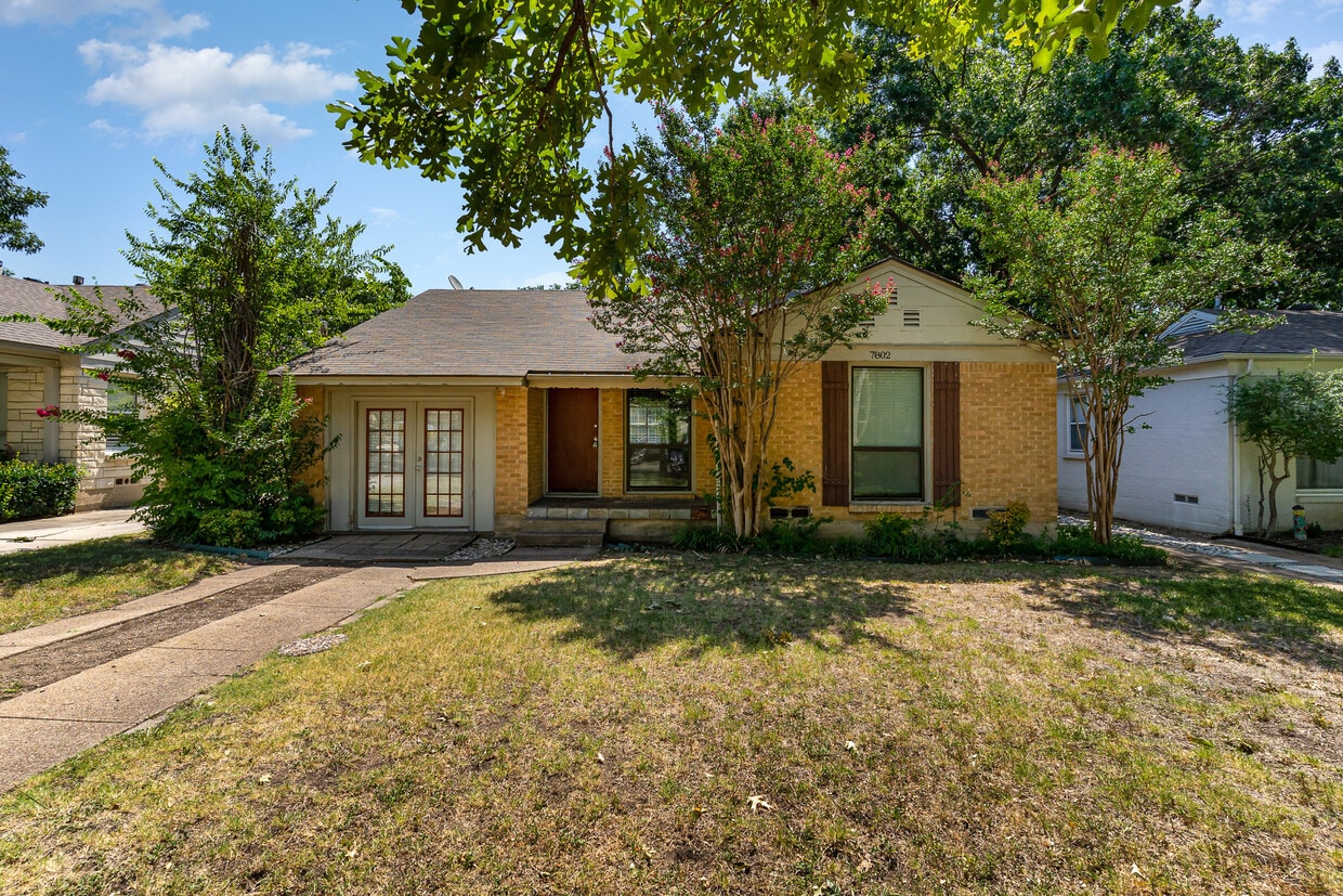 Photo - 7802 Morton St Dallas TX 75209
