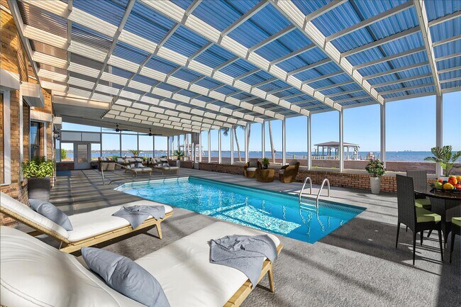 Foto del edificio - 130 Dolphin Point Rd