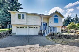 Building Photo - 1373 NE Gilmax Ln
