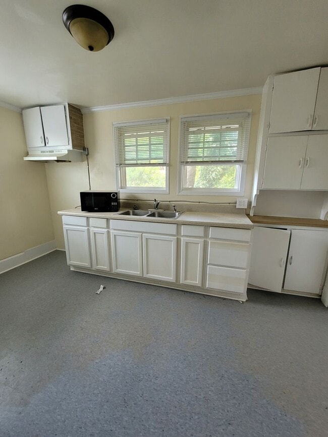 Building Photo - Affordable 3 BR on Tipton!