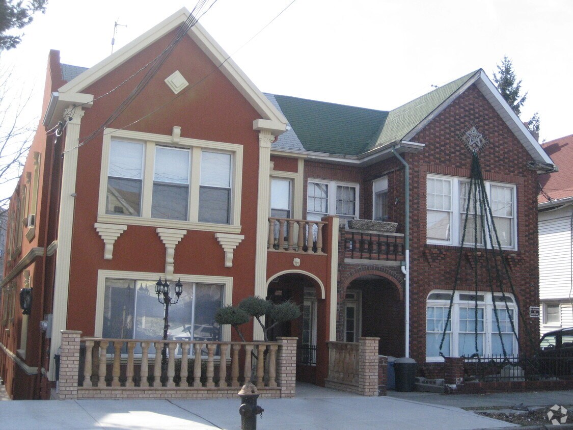 Primary Photo - 2660 E 24th St