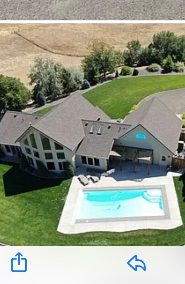 135 Hide Away Pl Unit A, Touchet, WA 99360 Apartments in Touchet