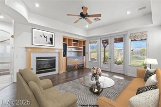 Building Photo - 425 Pinnacle Heights