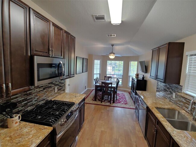 Building Photo - 8124 Tockington Way