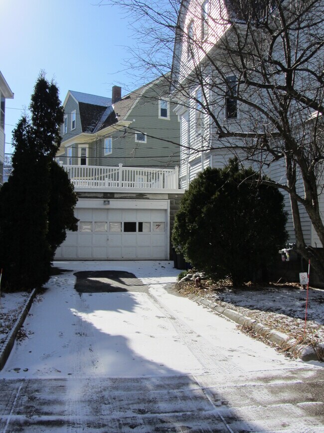off-street driveway - 26 Walker St