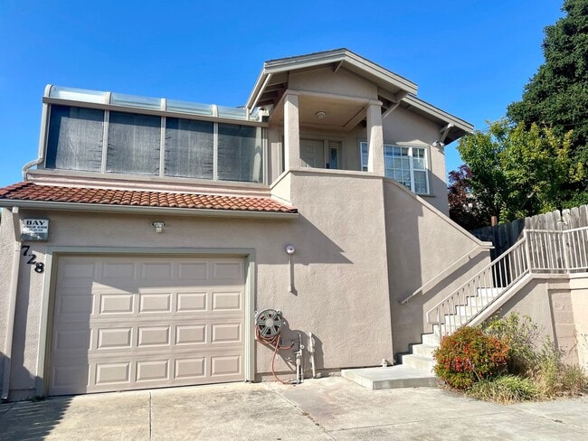 Spacious 3 Bedroom House - Spacious 3 Bedroom House