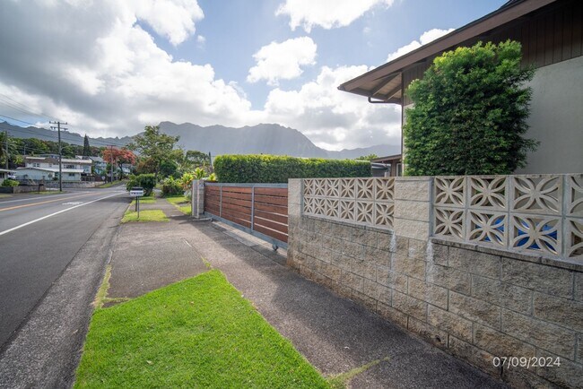 Building Photo - $4,600 / 3br - 1875ft2 - Stunning 3BR/2BA ...