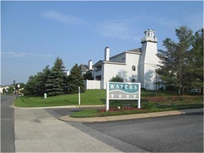 Foto del edificio - 1001 Waters Edge Dr