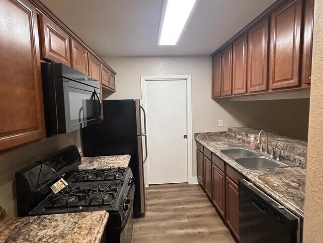 Kitchen - 11602 April Dr