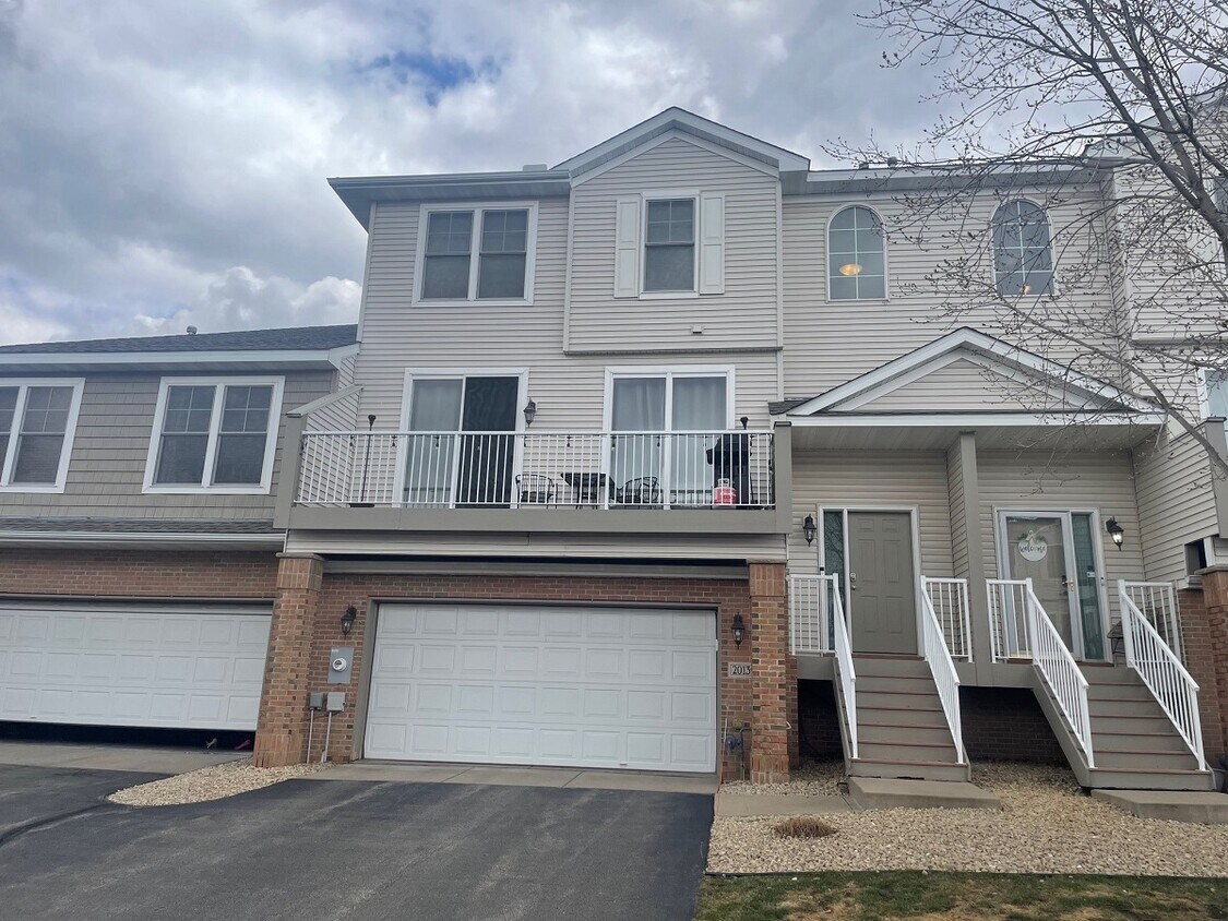 20139 Holister Ln, Lakeville, MN 55044 Townhome Rentals in Lakeville MN