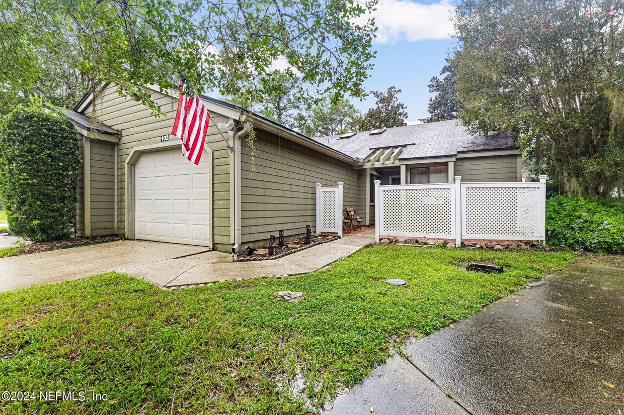 Primary Photo - 7610 Baymeadows Cir W