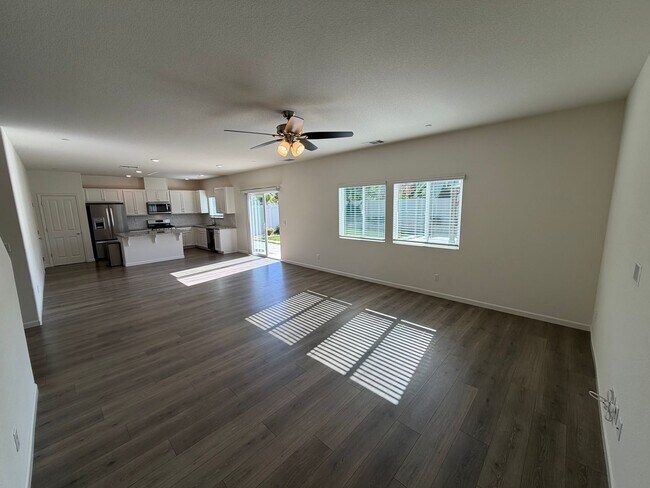 Foto del edificio - 4 bedroom | 3 bathroom | Single family home in Natomas