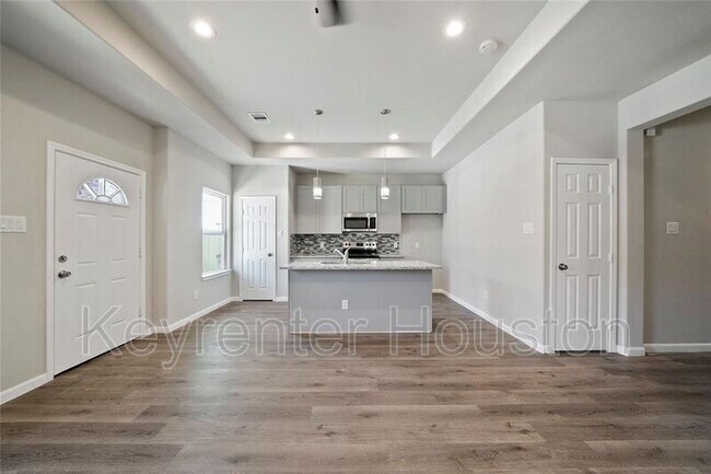 Foto del edificio - 8005 Carver Rd