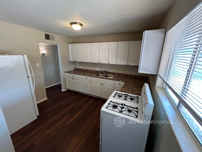 Foto del edificio - 2928 W San Juan Ave