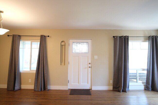 Foto del edificio - Charming 3-bedroom, 1-bathroom in Sacramento.
