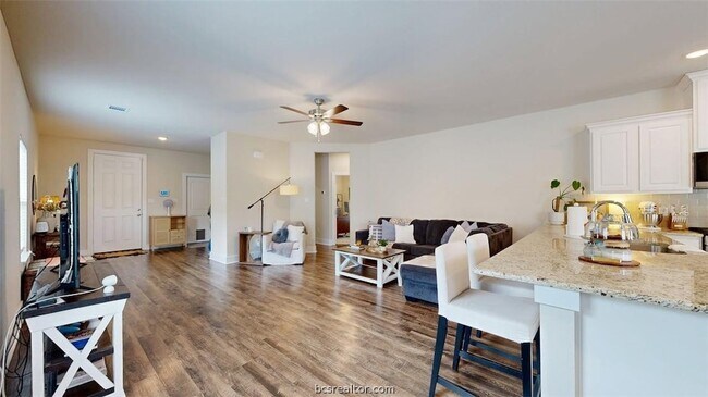 Building Photo - 918 Fork Ct