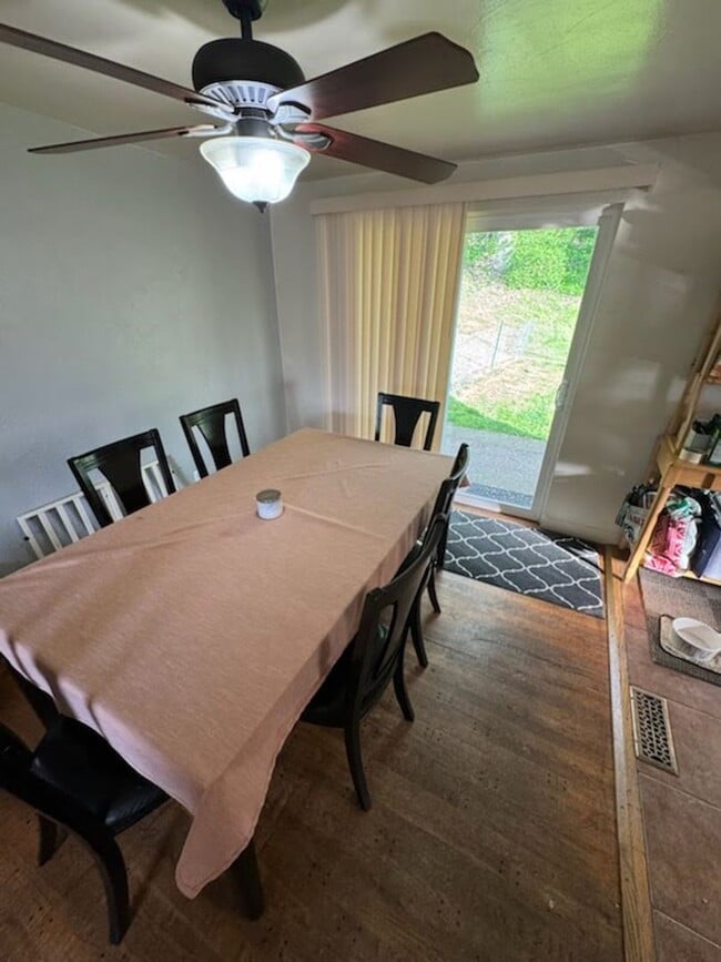 Building Photo - Spacious Split Level in Baldwin for Rent- ...