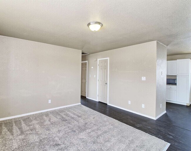 Building Photo - 3299 Lombardy Ln