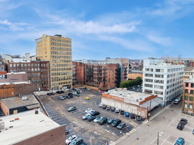 Foto del edificio - 220 W Jackson Ave