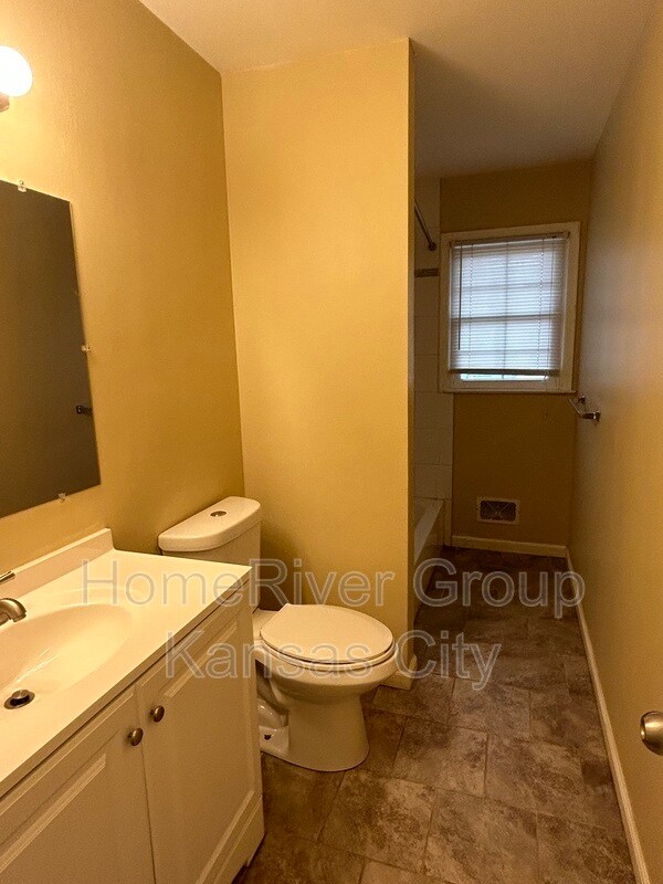 Building Photo - 8105 Hedges Ave