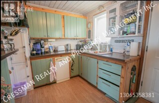 Photo du bâtiment - 3 Bedroom 1 Bathroom Full House in Regina Beach