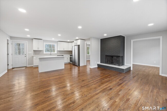 Building Photo - 90 Troiano Rd