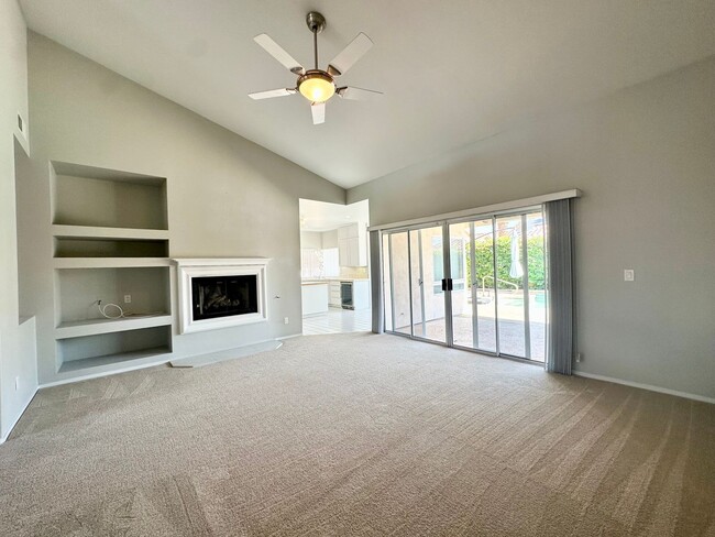 Building Photo - AVAILABLE NOW!! BEAUTIFUL 3 Bedroom 2 bath...