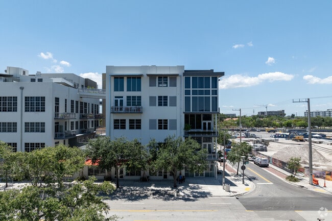 445 N Andrews Ave - Avenue Lofts