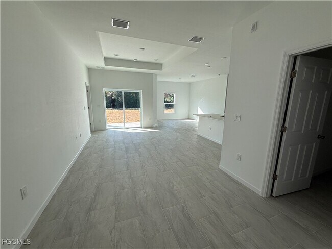 Building Photo - 1014 Lakeside Dr