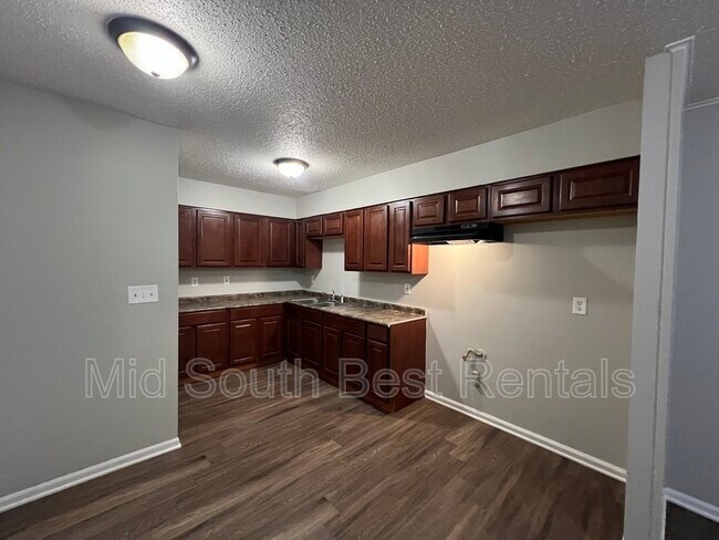Foto del edificio - 3213 Harvester Ln