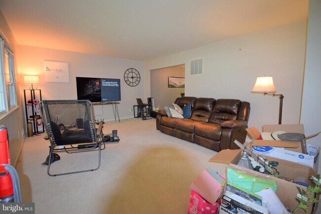 Building Photo - 8519 Wagon Wheel Rd