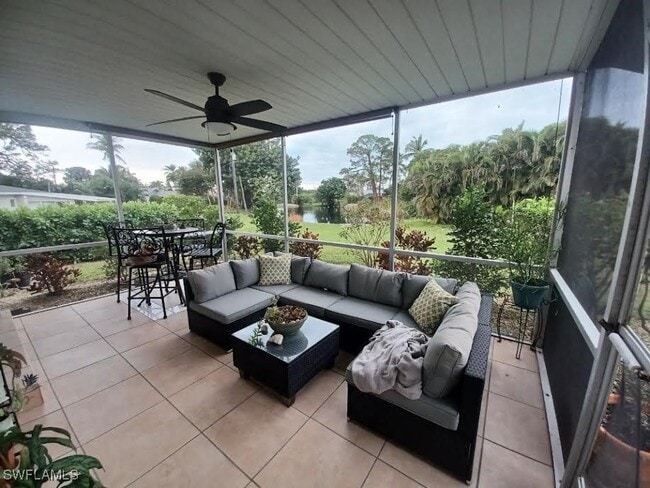 Building Photo - 893 E Valley Dr