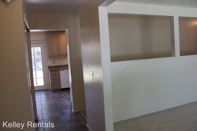 Building Photo - 3 br, 2 bath House - 1832 Holiday St