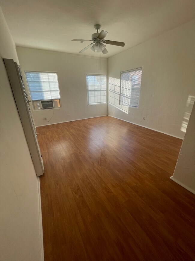 Foto del edificio - 439 N Van Ness Ave