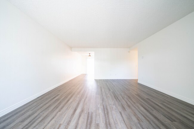 Building Photo - 1150 Meadow Lake Dr