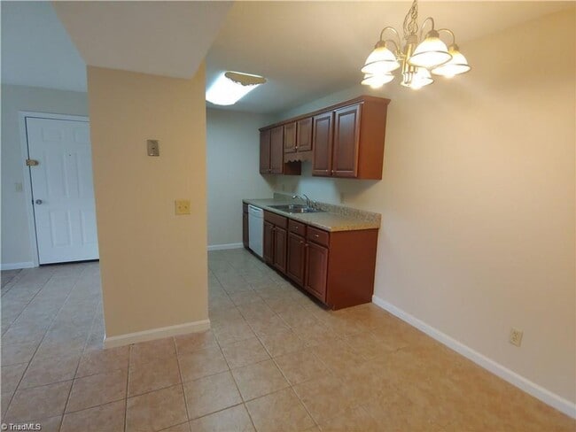Building Photo - Condo near Guilford College!